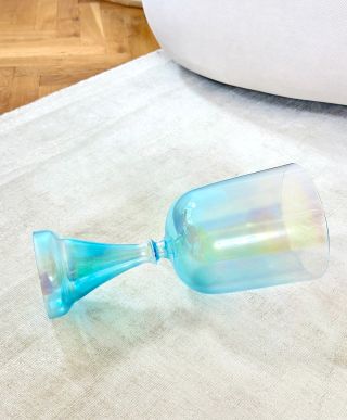 Kalichy nové generace 🌸🤍💫 vstupují do tohoto světa jako světelné nástroje přicházející z tiché hloubky kosmu. Ještě tenčí....